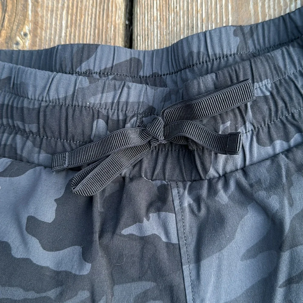 Tuff Athletics Women's Black Camo Lightweight Quick Dry Active Shorts - Picture 3 of 6